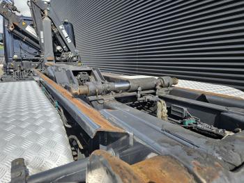 R114.340 6x2 / HIAB CRANE + 25T HOOKLIFT